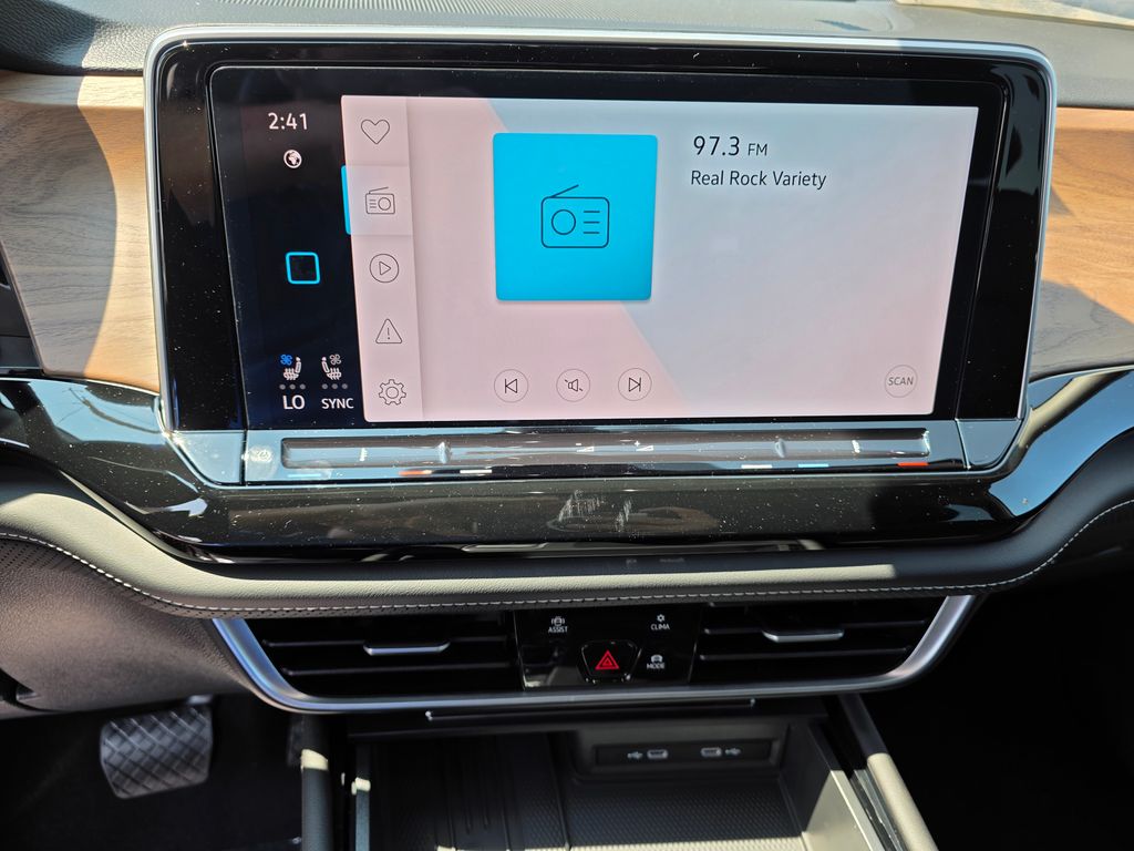 2026 Volkswagen Atlas 2.0T SE White/off-white at Sutliff Volkswagen