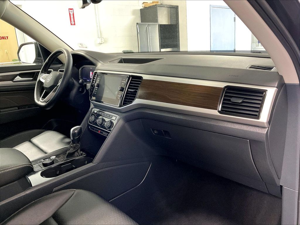 2023 Volkswagen Atlas — photo 14