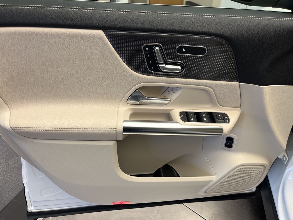 Thumbnail: 2023 Mercedes-Benz GLA - 11