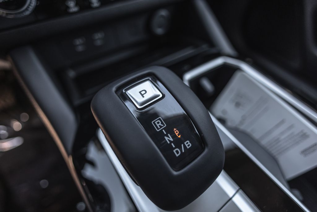2026 Mitsubishi Outlander PHEV SE thumbnail 15