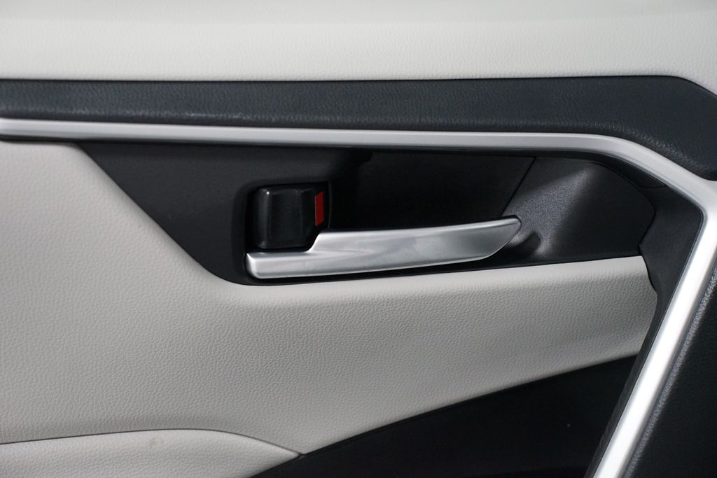 Thumbnail: 2025 Toyota RAV4 - 32