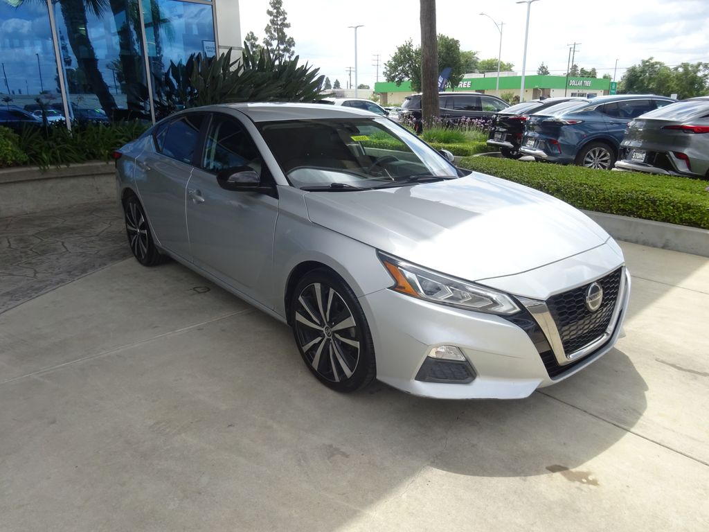 Brilliant Silver Metallic 2021 Nissan Altima Sedan Front-Wheel Drive Continuously Variable Transmission