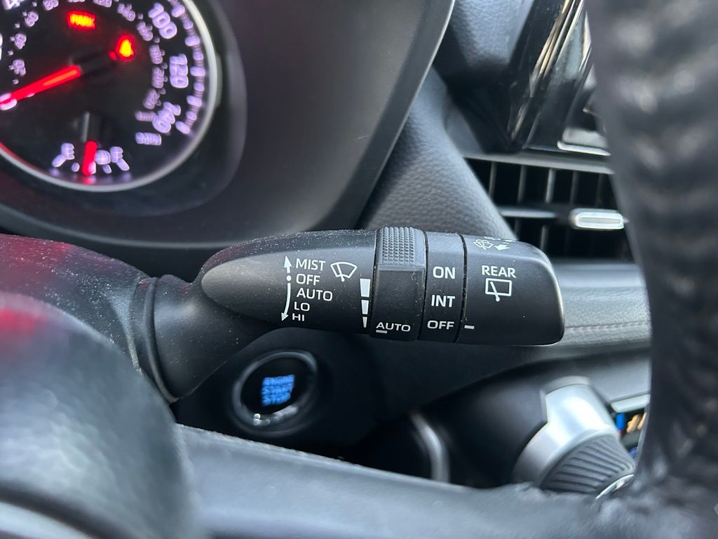 Thumbnail: 2021 Toyota RAV4 - 22