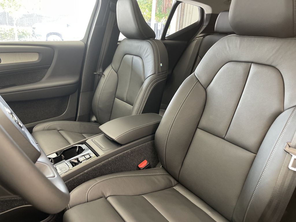 2024 Volvo XC40 Ultimate photo