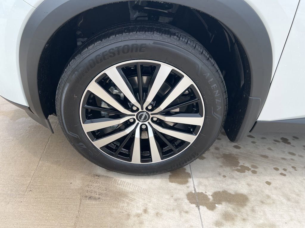 2025 Everest White Pearl Tricoat Nissan Pathfinder Platinum 4X4 SUV