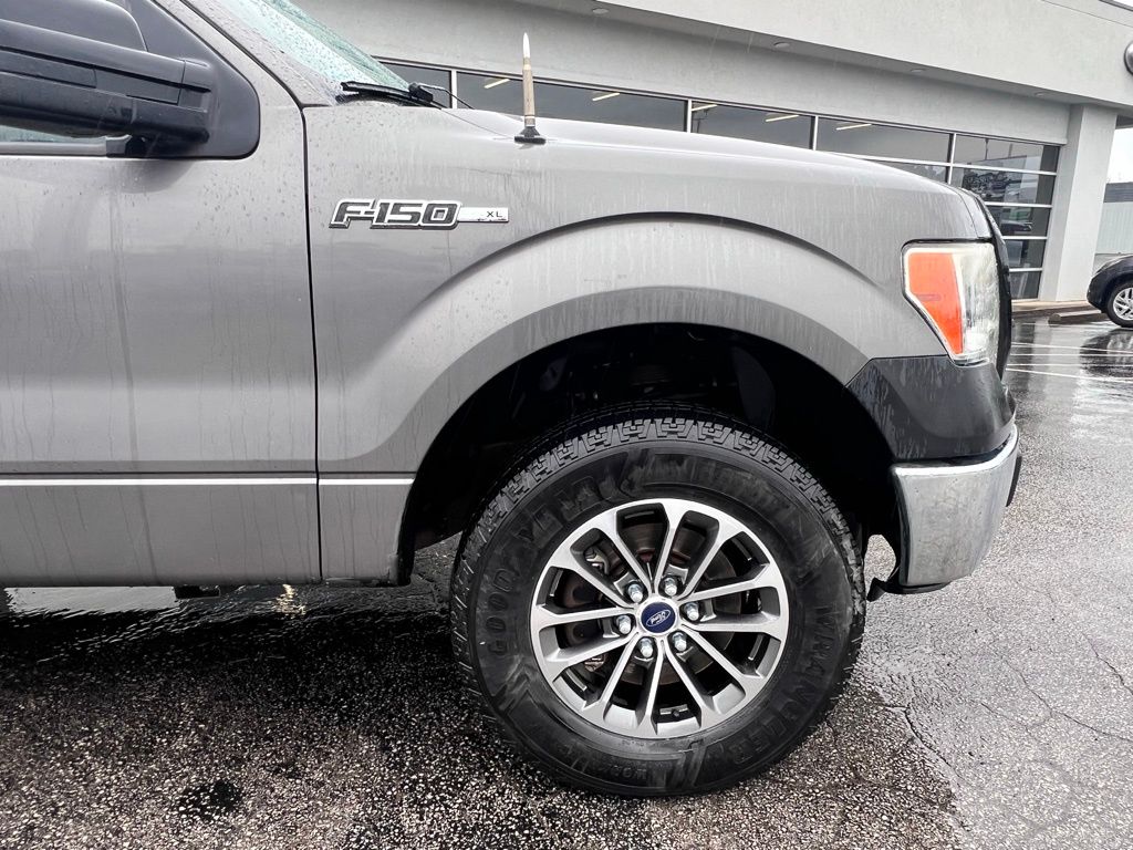 View vehicle photo 7