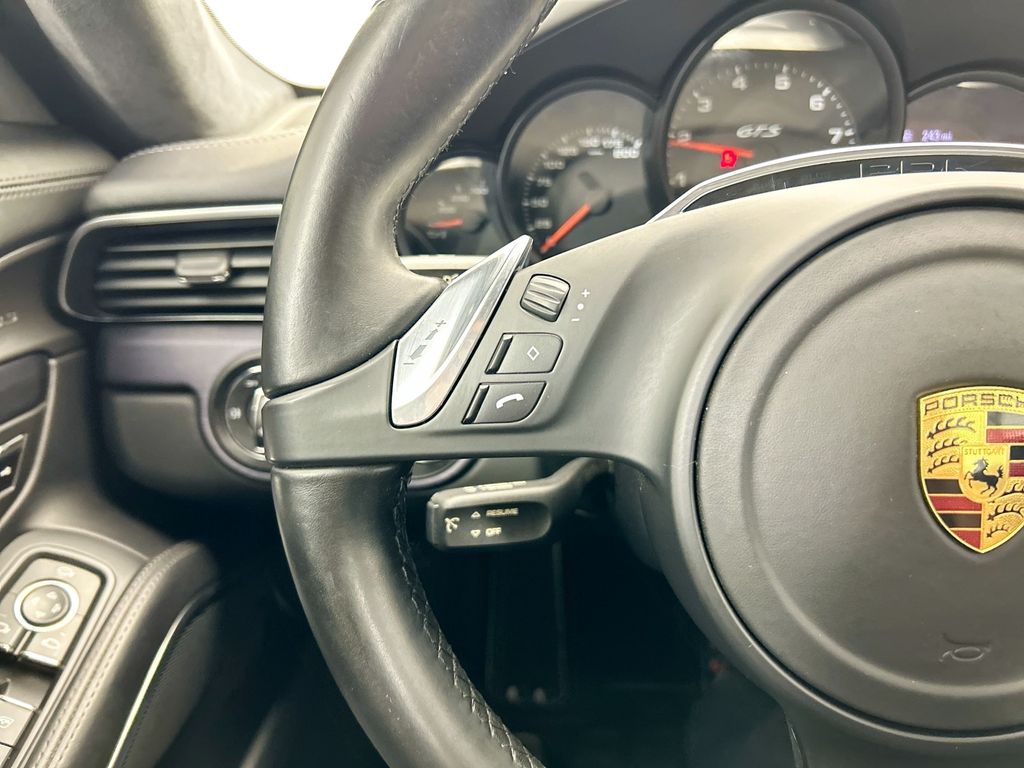 Thumbnail: 2016 Porsche 911 - 14