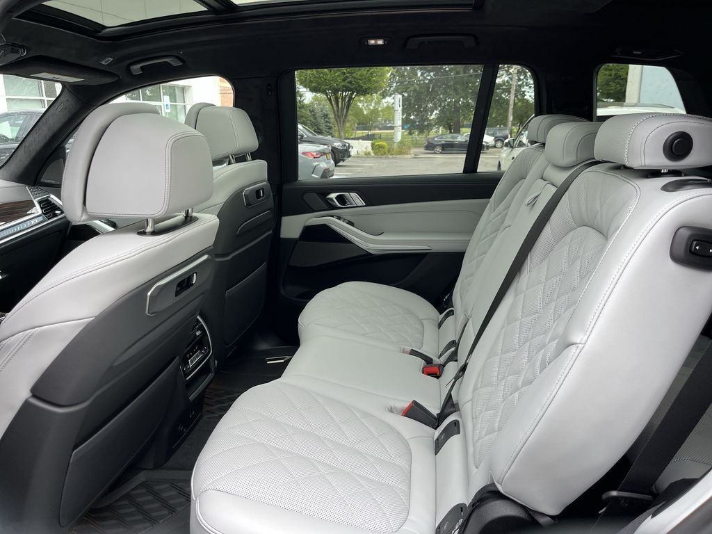 Thumbnail: 2026 BMW X7 - 23