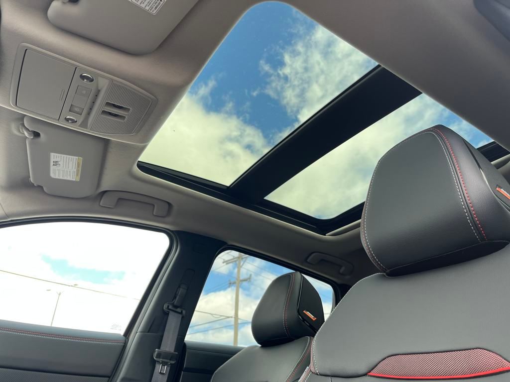 2025 Nissan Kicks SR photo