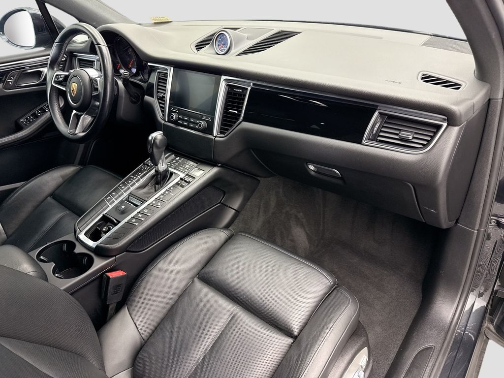 Thumbnail: 2017 Porsche Macan - 15
