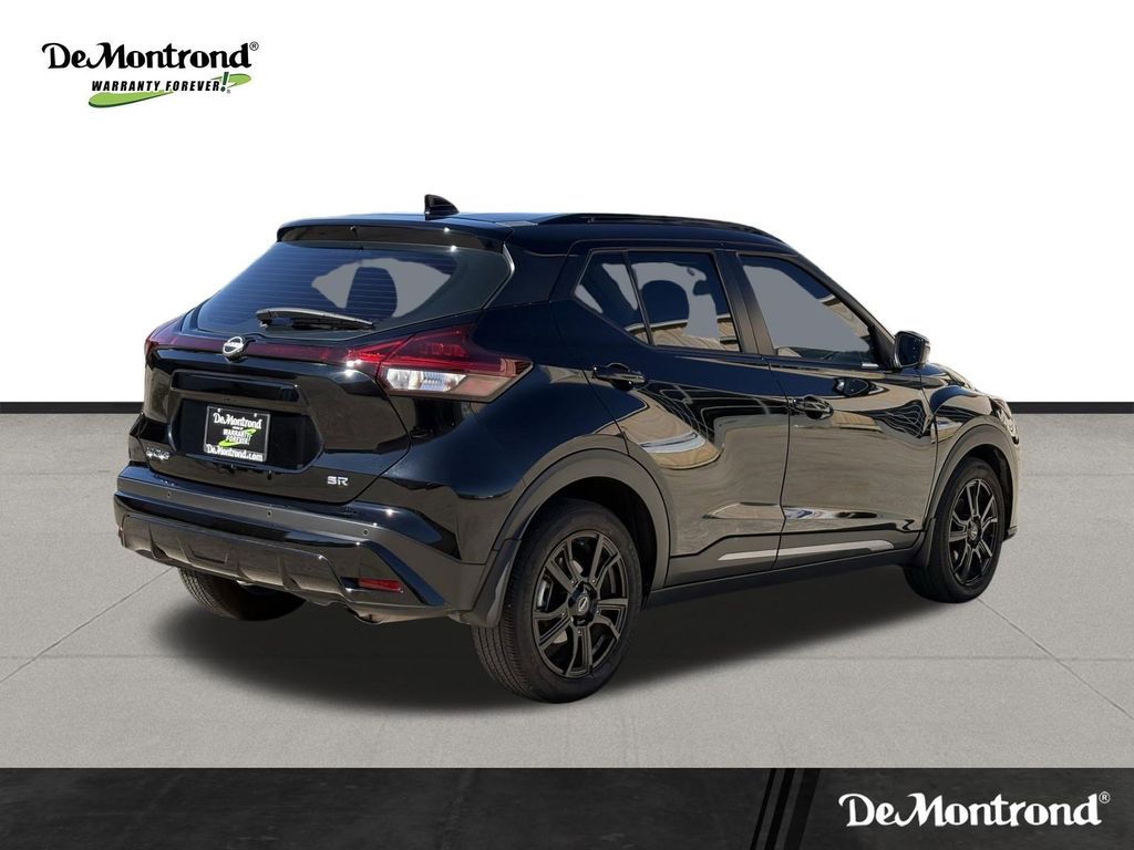 Used 2023 Super Black Nissan SR image 5