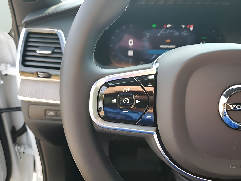 Used Car 2024 Volvo Xc90 Recharge Plug-in Hybrid  Ultimate For Sale Under $50,000 In Austin, Texas