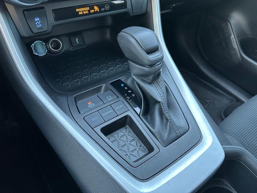 Thumbnail: 2022 Toyota RAV4 - 26