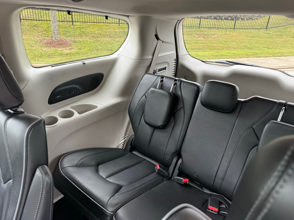 2018 Chrysler Pacifica Limited 29