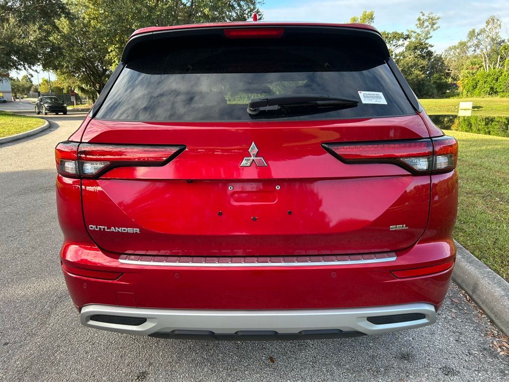 Thumbnail: 2024 Mitsubishi Outlander - 4