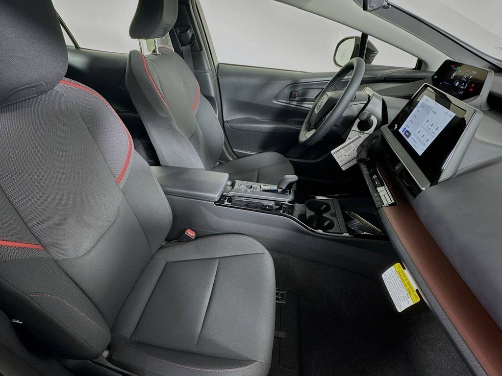 2026 Toyota Prius Plug-in Hybrid SE - Photo 26