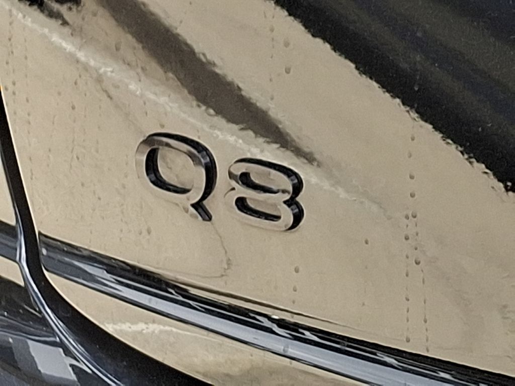 2024 Audi Q8 Prestige 32