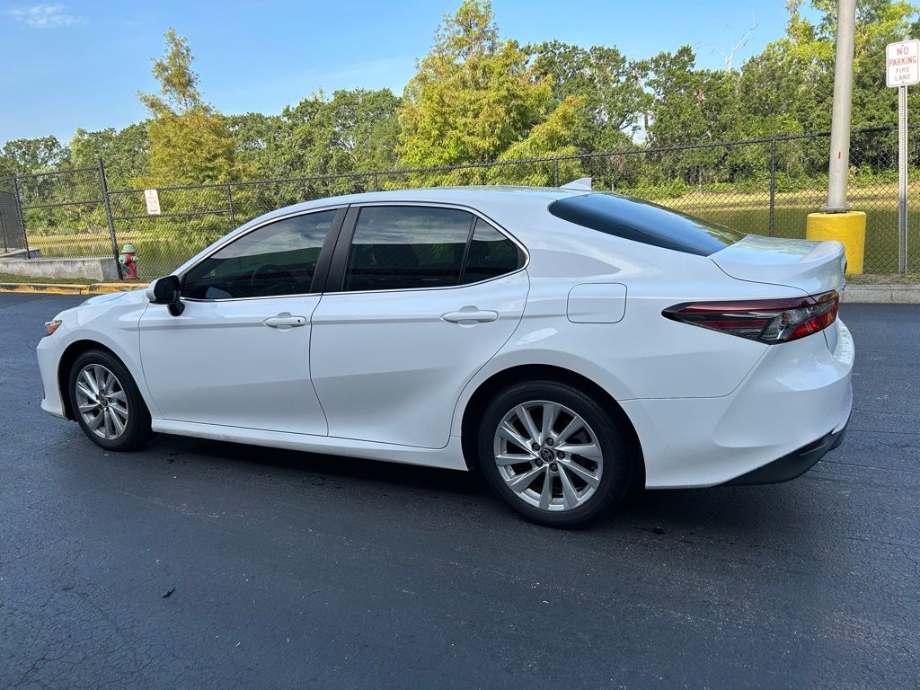2023 Toyota Camry LE 3