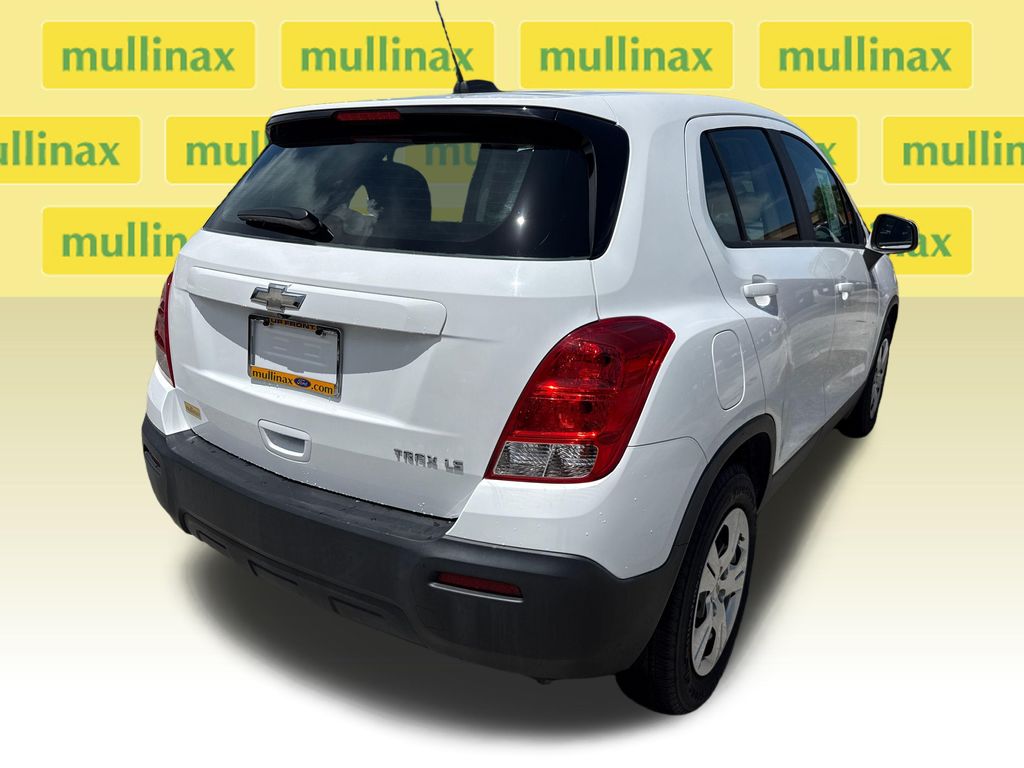 Used 2016 White Chevrolet LS image 4