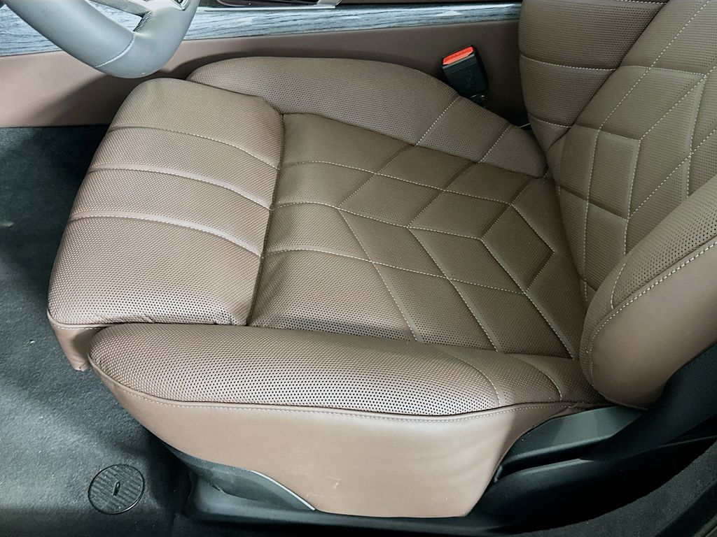 Thumbnail: 2025 BMW 7 Series - 21