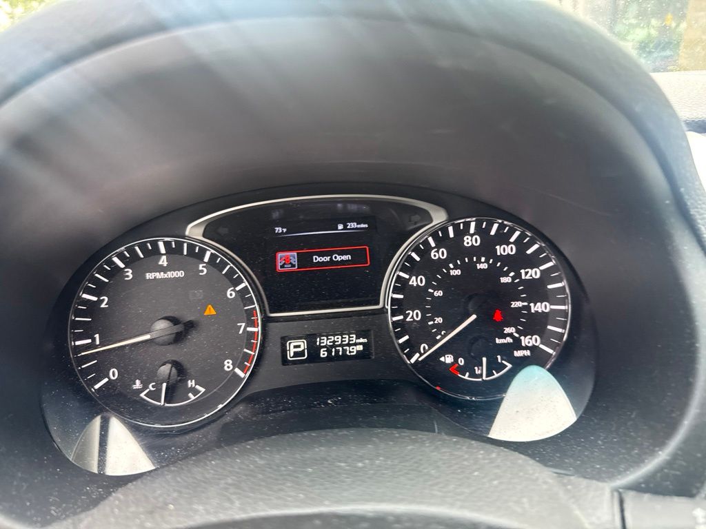 Used 2015 Silver Nissan 2.5 SV image 13