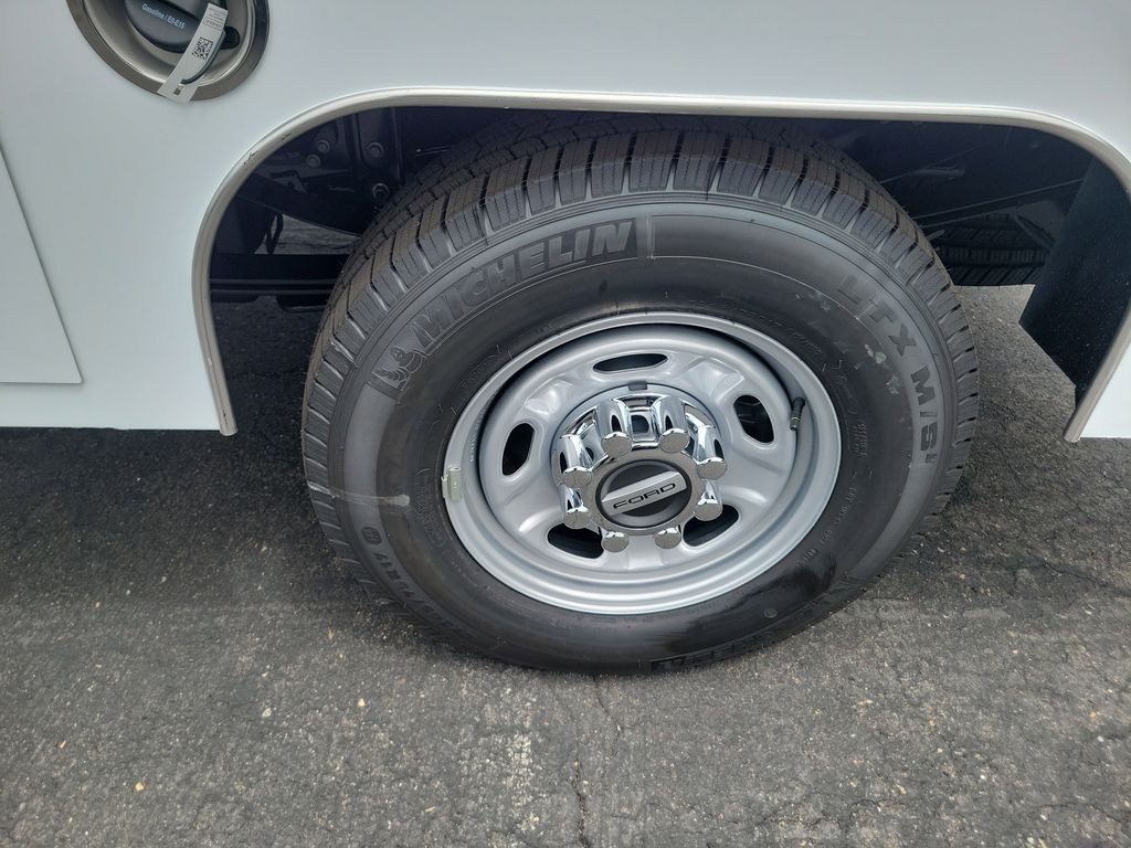 View vehicle photo 6