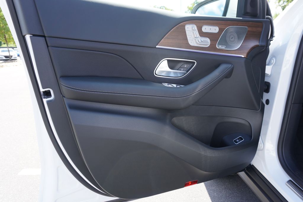 Thumbnail: 2026 Mercedes-Benz GLE - 22