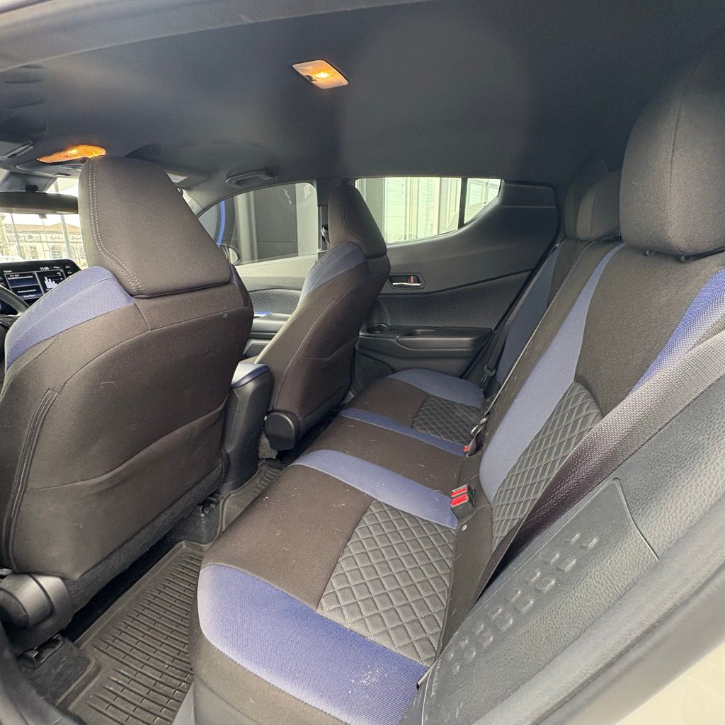 Used 2020 White Toyota XLE image 9