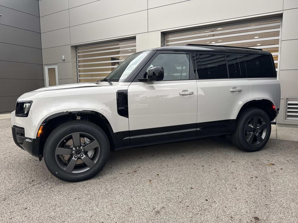 New 2026 Gray Land Rover X-Dynamic SE image 3