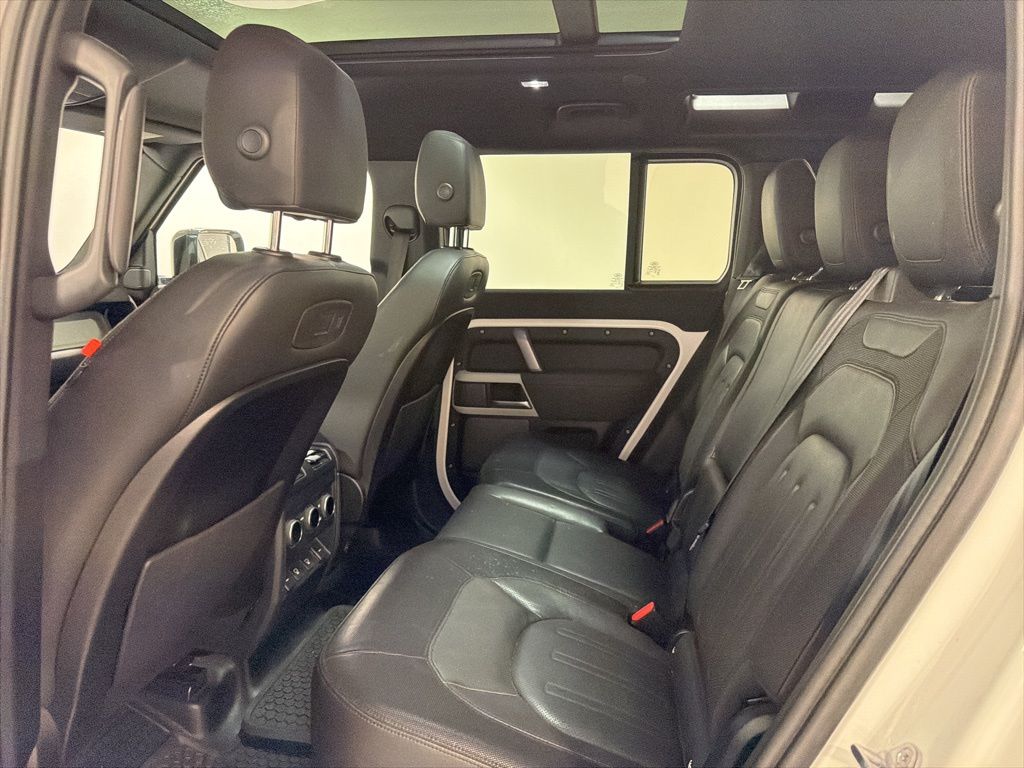 Certified Used 2022 White Land Rover X-Dynamic SE image 22