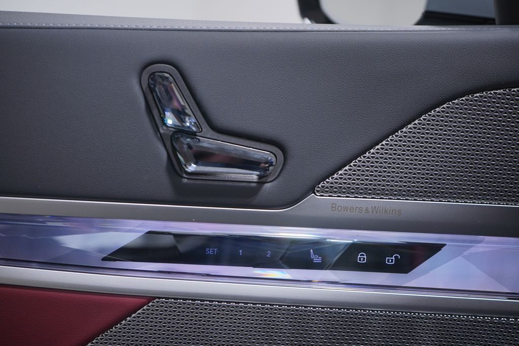 2025 BMW 7 Series 740i 12