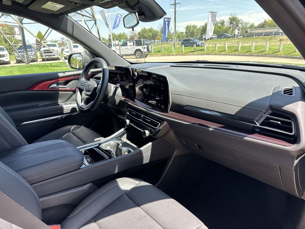 Used 2026 Chevrolet Traverse SUV