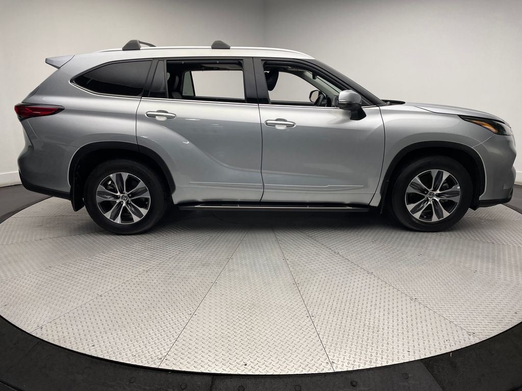 2022 Toyota Highlander XLE 4