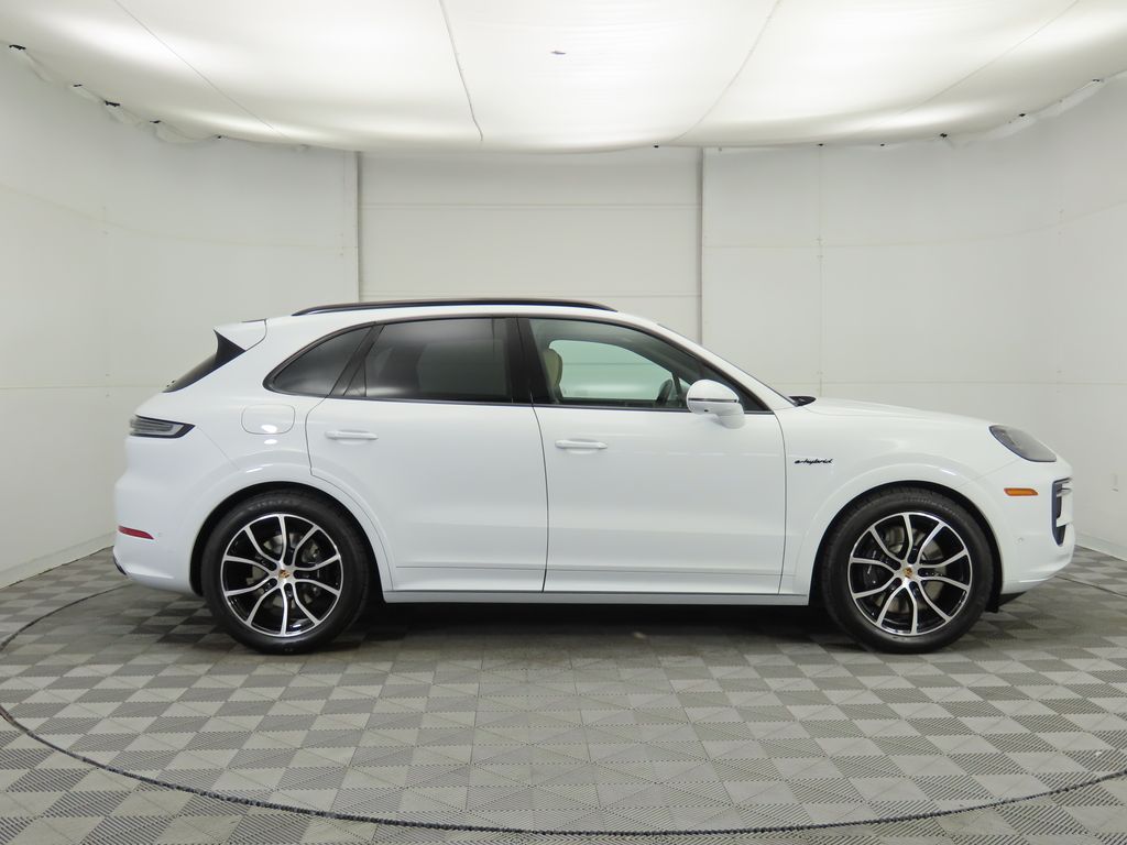 Thumbnail: 2025 Porsche Cayenne - 8