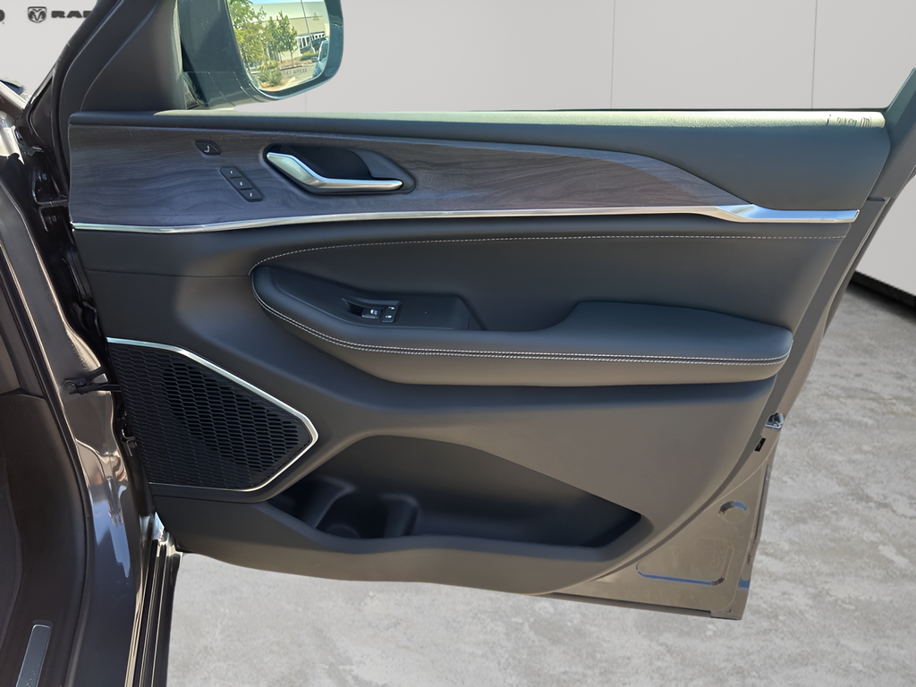 New Car 2025 Jeep Grand Cherokee L  Overland For Sale Under $60,000 In Austin, Texas