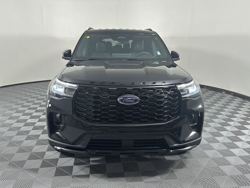 2025 Ford Explorer ST-Line 2