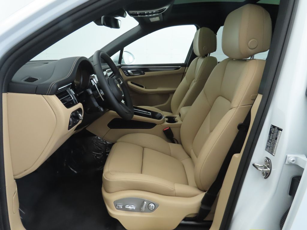 Thumbnail: 2025 Porsche Macan - 5