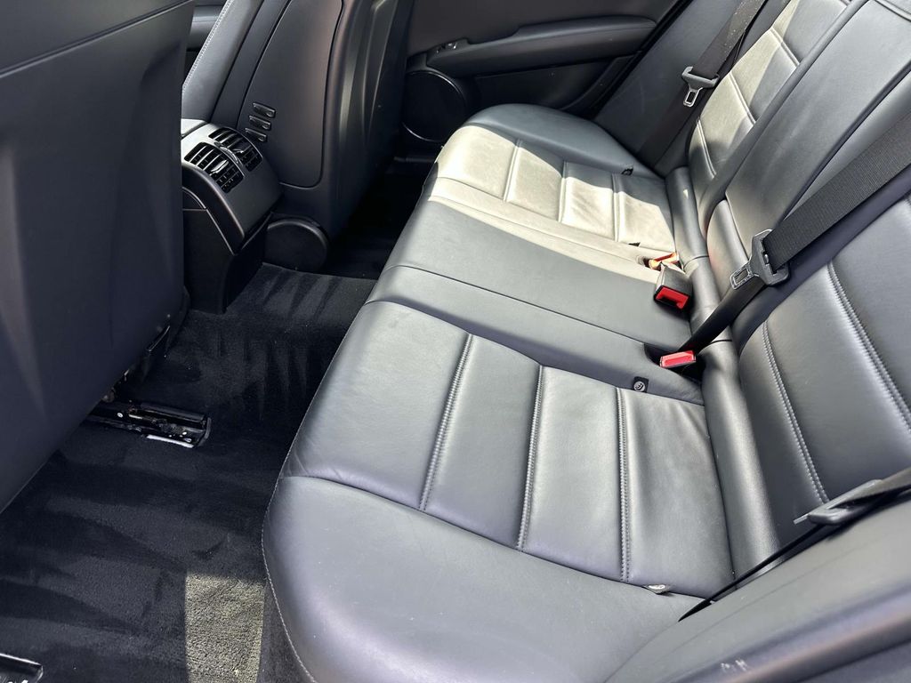 2009 Mercedes-Benz C-Class AMG C 63 14