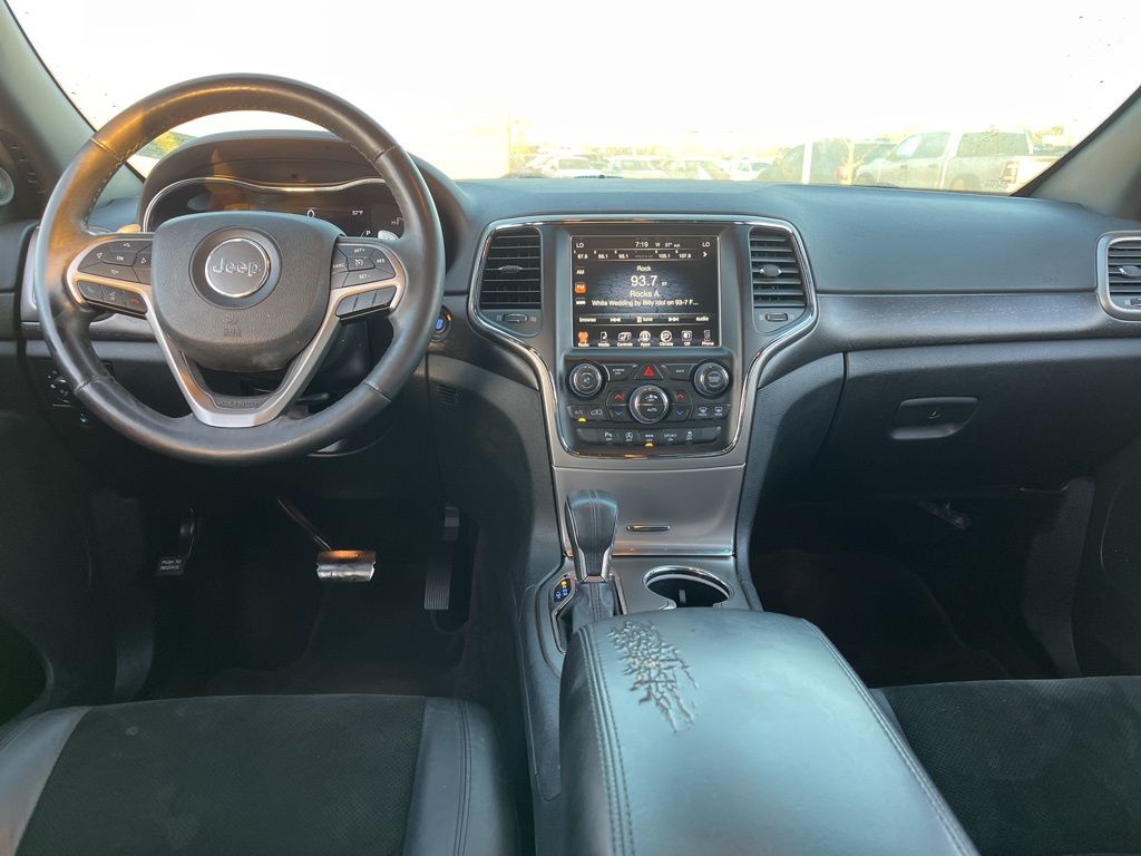 Thumbnail: 2017 Jeep Grand Cherokee - 14