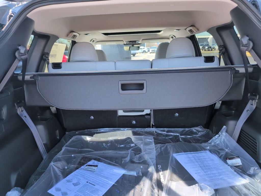 New 2026  Mitsubishi SE image 11