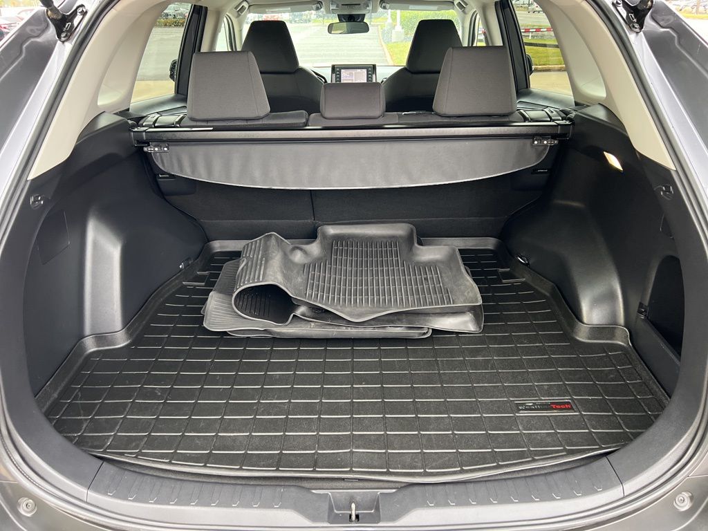 Thumbnail: 2022 Toyota RAV4 - 20