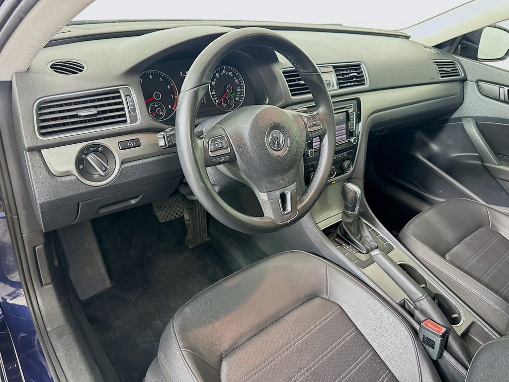 2014 Volkswagen Passat SE 9