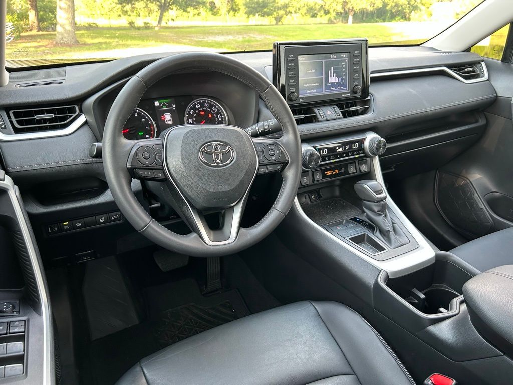 Thumbnail: 2022 Toyota RAV4 - 10