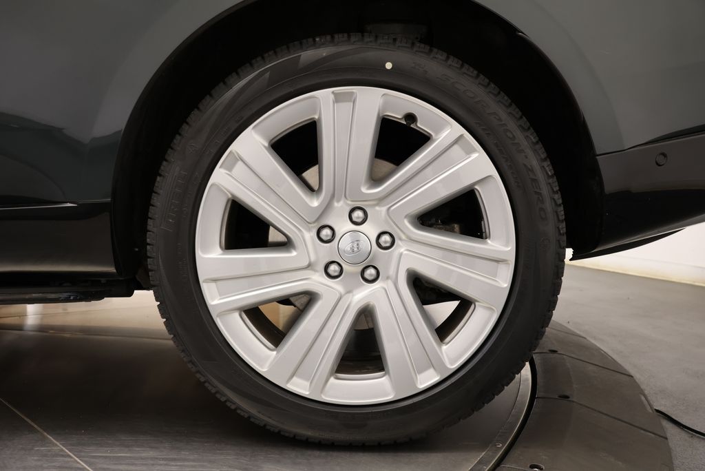 Thumbnail: 2023 Land Rover Range Rover - 10