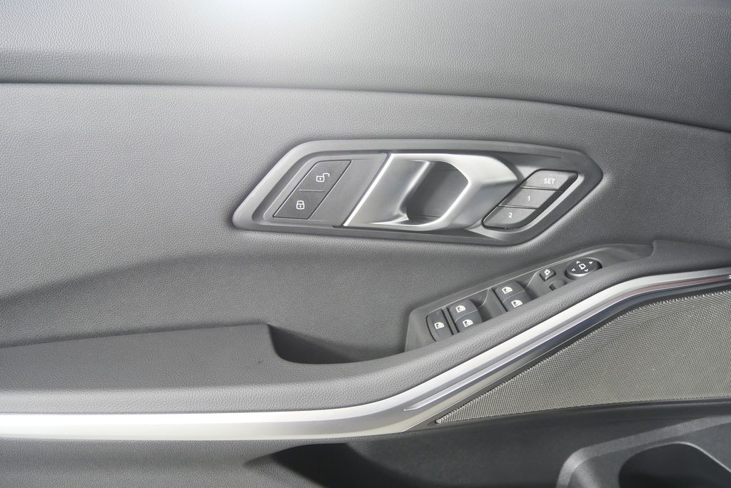 Thumbnail: 2026 BMW 3 Series - 9