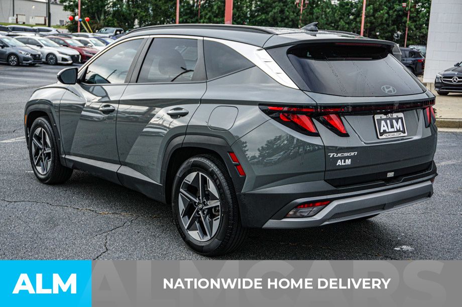 Used 2025 Gray Hyundai SEL image 4