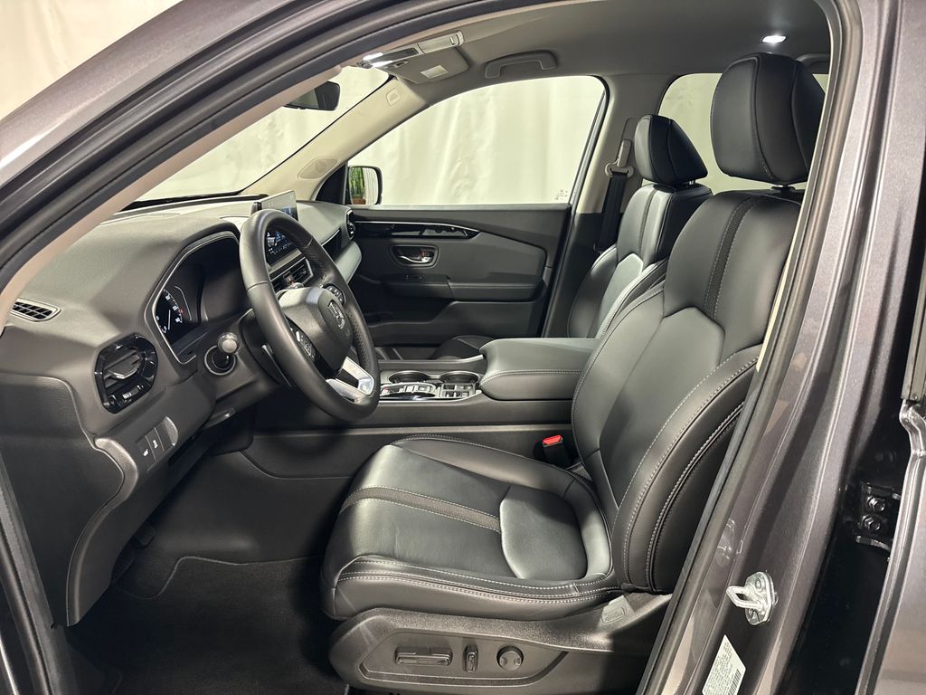 used 2025 Honda Pilot car, priced at $45,233