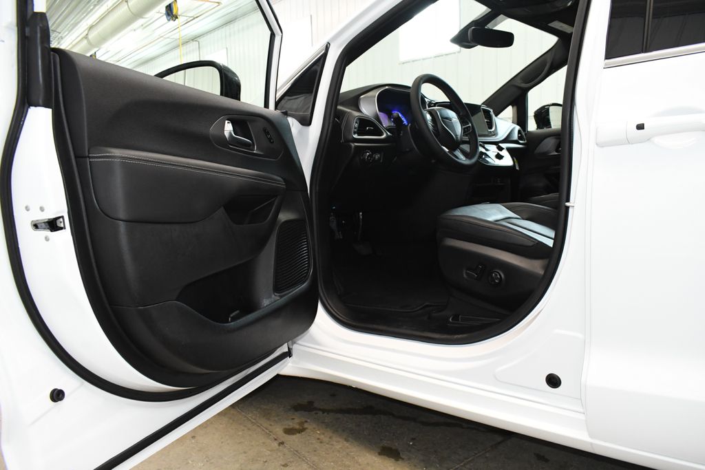 Used 2026 White Chrysler Select image 16