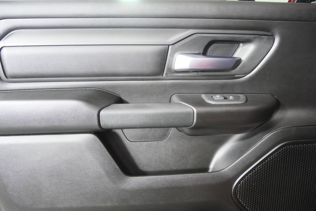 Thumbnail: 2025 RAM 1500 - 17