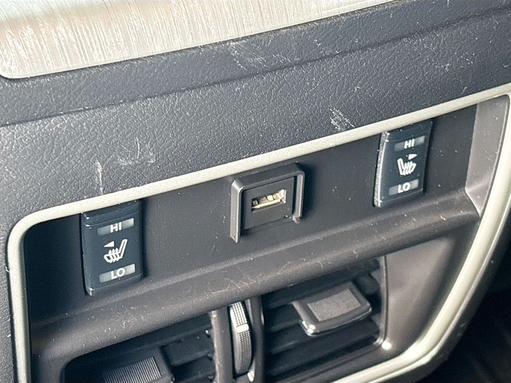 Used 2016 Black Nissan Platinum image 26